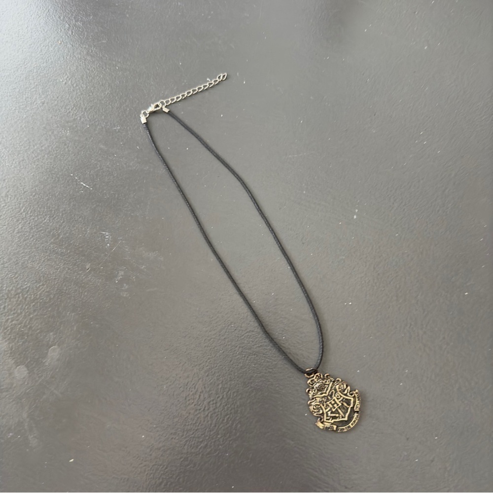 Hogwarts Harry Potter Black Cord Necklace Gold Tone Pendant Y2K Jewelry